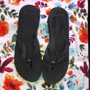 NWOT Reef Black Wedge Flip Flops